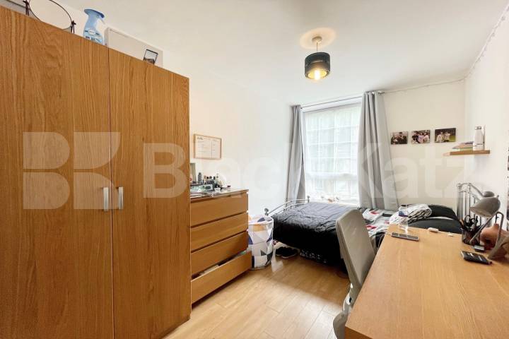 Superbly located to either London Bridge or Borough  Long Lane , Borough / London Bridge